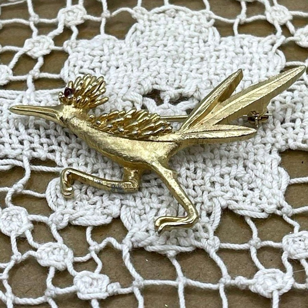 VINTAGE DESIGNER BOUCHER ROADRUNNER BROOCH PIN GOLD TONE RUBY‎ RHINESTONE